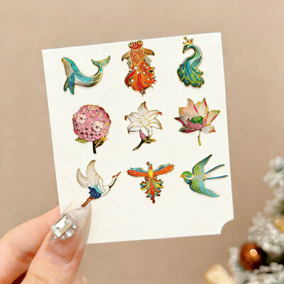 kopen Bulk Custom Lapel Pins China Manufacturer Blank Metal Crafts met zachte/harde glazuur en cartoonontwerpen online manufacture