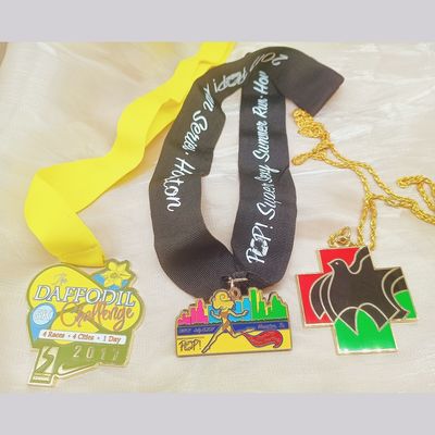 Goede prijs. Groothandel op maat ontworpen gietgegooid gouden medailles met lint online