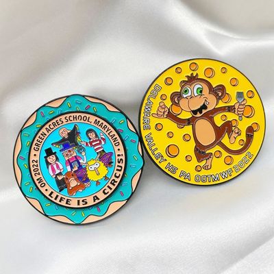 UV-printen Gepersonaliseerd logo Schattige glazuurpinnen Goudgeplatte harde metaal lapel pin