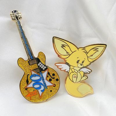 Custom Logo Hard Emaille Lapel Pins met gouden bekleding voor organisatorische identificatie