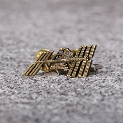 Op maat gemaakte ontwerp zinklegering vlinderclutch back pin lapel pin badge holder voor vrouwen