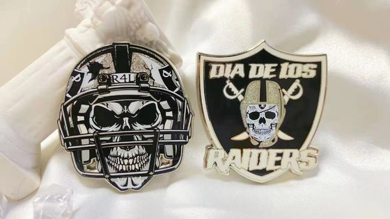 Zwarte Schedel Custom Lapel Pins Ename Metalen Kleding Pins 1.5in - 2.5in