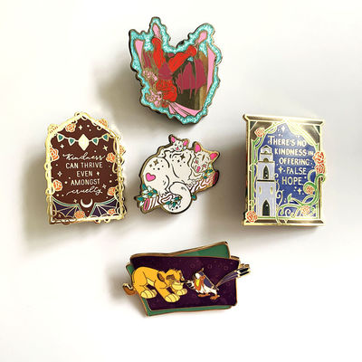 Nieuw ontwerp Custom Hot Sale High Quality Custom Enamel Pins UV Silkscreen Pad Geprinte Hard Soft Enamel Pins