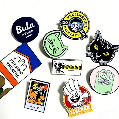 Goede prijs. Krijg op maat gemaakte antiek vergulde emaille pins met zacht of hard gestanst logo voor broche badges online