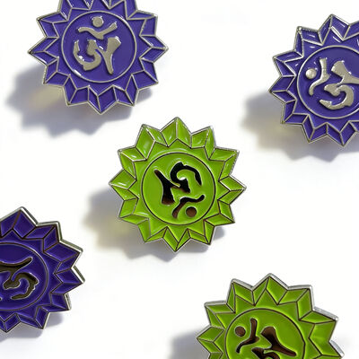 Goede prijs. Custom 2D / 3D lapel pins voorzien van klant gespecificeerde maten en aangepaste kleuren opties voor u. online
