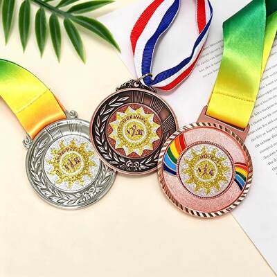 Gecustomiseerde 3D Zink legering Goud geplatte sport medaille met lint voor marathon en bodybuilding