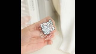 High-value custom badges and pins voor schoolorganisaties en bedrijven